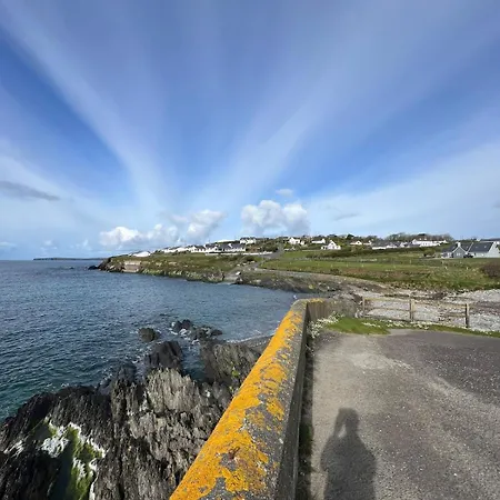 Seaview Retreat & Sauna At An Acre By The Sea