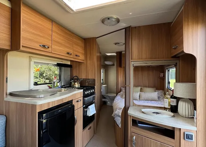 בית נופש Seaview Retreat & Sauna At An Acre By The Sea קלונקילטי