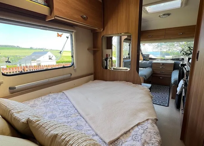 Seaview Retreat & Sauna At An Acre By The Sea