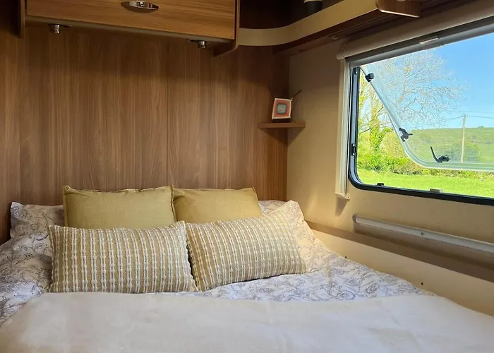 Seaview Retreat & Sauna At An Acre By The Sea