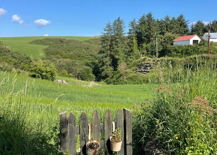 בית נופש Seaview Retreat & Sauna At An Acre By The Sea קלונקילטי