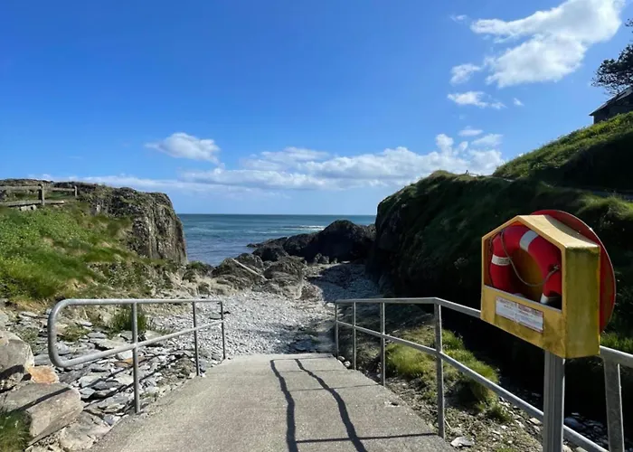 בית נופש Seaview Retreat & Sauna At An Acre By The Sea קלונקילטי