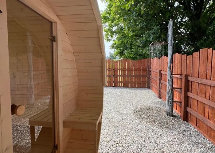 בית נופש Seaview Retreat & Sauna At An Acre By The Sea קלונקילטי