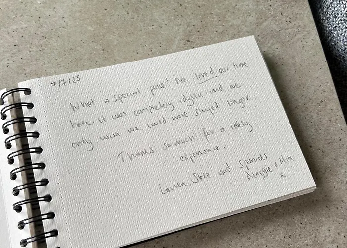 בית נופש Seaview Retreat & Sauna At An Acre By The Sea קלונקילטי